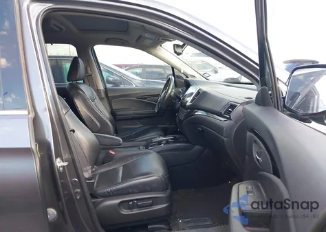 2018 Honda Pilot Touring z USA, uszkodzony, nr VIN 5FNYF5H94JB003651